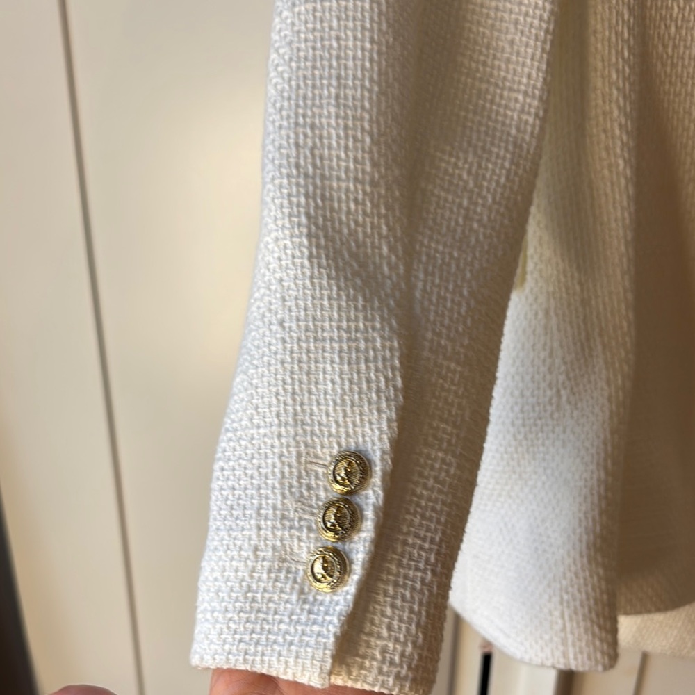 Zara Women's White Blazer with Gold Buttons - Picture 7 of 9